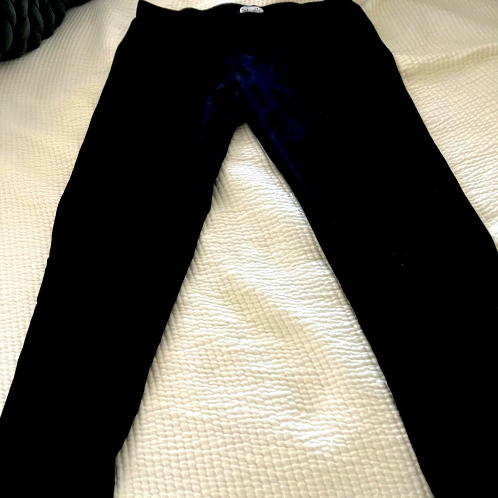 Splendid, very light and soft capri legging. Great condition.